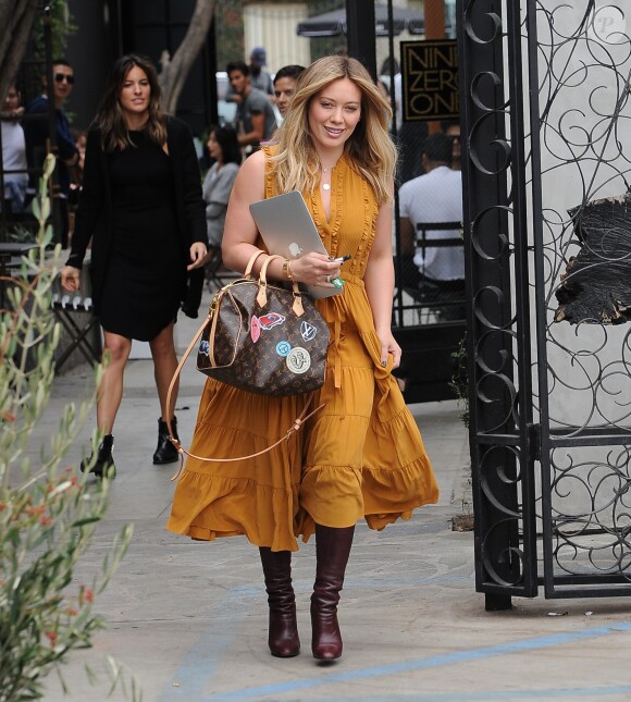 Hilary Duff à la sortie d'un salon de beauté à West Hollywood, le 27 octobre 2016  Actress Hilary Duff was spotted out and about in West Hollywood, California on October 27, 2016. She left a salon and got into her jeep to continue her day27/10/2016 - West Hollywood