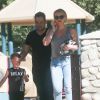 Mike Comrie joue avec son fils Luca dans un parc à Los Angeles, son ex femme Hilary Duff arrive ensuite pour récupérer Luca à Los Angeles le 21 octobre 2016  Please hide children face before publication - Mike Comrie was spotted at the park with his son Luca Comrie on October 21, 2016. While the two enjoyed their time, Hilary Duff met the two to pick up Luca.21/10/2016 - Los Angeles