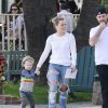 Hilary Duff et son mari Mike Comrie, dont elle est séparée, se promènent avec leur fils Luca à West Hollywood, le 23 novembre 2014.  PLEASE HIDE CHILDREN'S FACE PRIOR TO THE PUBLICATION Hilary Duff and her estranged husband Mike Comrie find a parking ticket on their car after taking their son Luca out to breakfast in West Hollywood, California on November 23, 2014.23/11/2014 - West Hollywood