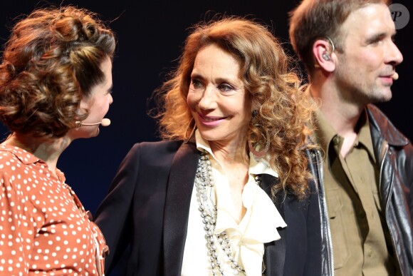 Marisa Berenson à la Générale de la comédie musicale "Un été 44" au Comédia à Paris le 9 novembre 2016. © Cyril Moreau/Bestimage
