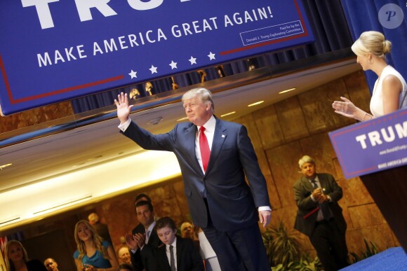 Donald Trump et sa fille Ivanka Trump lors de sa déclaration de candidature à l'investiture républicaine pour la présidentielle de 2016 pendant une conférence à New York, le 16 juin 2015.