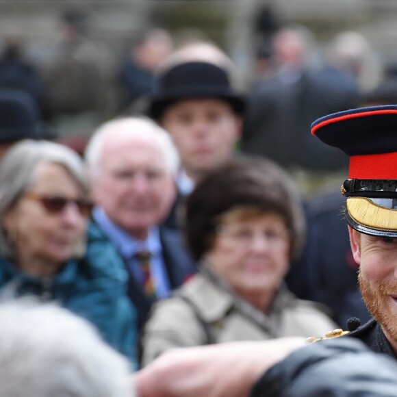 Le prince Harry se joignait à son grand-père le duc d'Edimbourg lors de la cérémonie commémorative du "Field of Remembrance" à l'abbaye de Westminster à Londres, le 10 novembre 2016, en présence de vétérans de guerre.