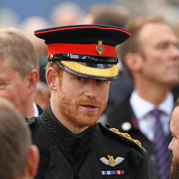 Le prince Harry se joignait à son grand-père le duc d'Edimbourg lors de la cérémonie commémorative du "Field of Remembrance" à l'abbaye de Westminster à Londres, le 10 novembre 2016, en présence de vétérans de guerre.