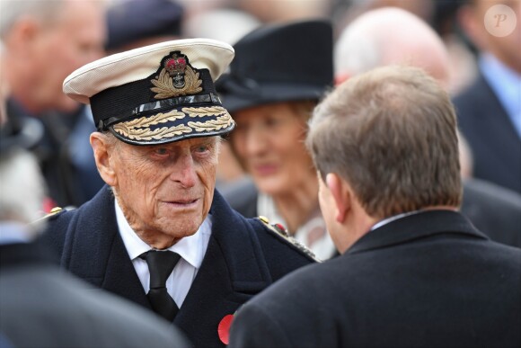Le duc d'Edimbourg lors de la cérémonie commémorative du "Field of Remembrance" à l'abbaye de Westminster à Londres, le 10 novembre 2016, en présence de vétérans de guerre.