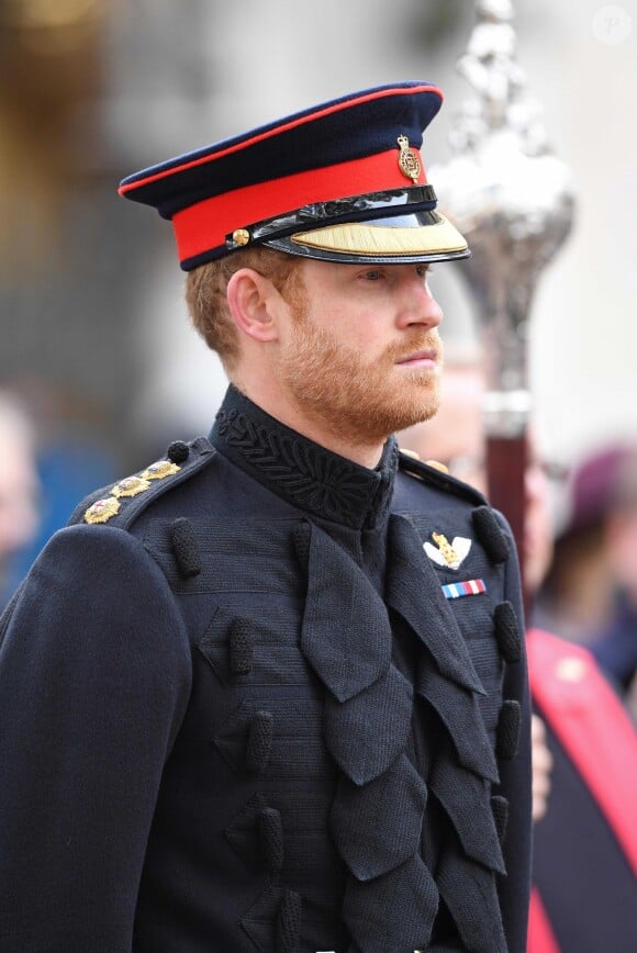 Le prince Harry se joignait à son grand-père le duc d'Edimbourg lors de la cérémonie commémorative du "Field of Remembrance" à l'abbaye de Westminster à Londres, le 10 novembre 2016, en présence de vétérans de guerre.