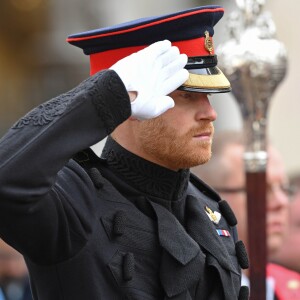 Le prince Harry se joignait à son grand-père le duc d'Edimbourg lors de la cérémonie commémorative du "Field of Remembrance" à l'abbaye de Westminster à Londres, le 10 novembre 2016, en présence de vétérans de guerre.