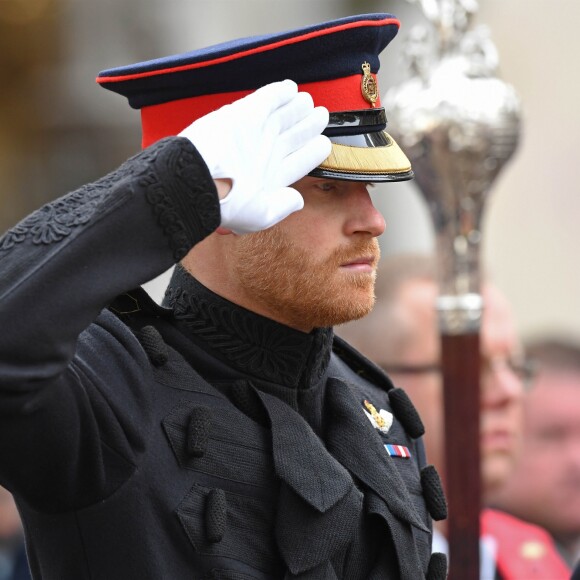 Le prince Harry se joignait à son grand-père le duc d'Edimbourg lors de la cérémonie commémorative du "Field of Remembrance" à l'abbaye de Westminster à Londres, le 10 novembre 2016, en présence de vétérans de guerre.