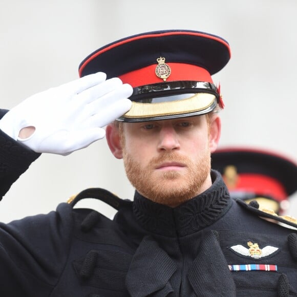 Le prince Harry se joignait à son grand-père le duc d'Edimbourg lors de la cérémonie commémorative du "Field of Remembrance" à l'abbaye de Westminster à Londres, le 10 novembre 2016, en présence de vétérans de guerre.