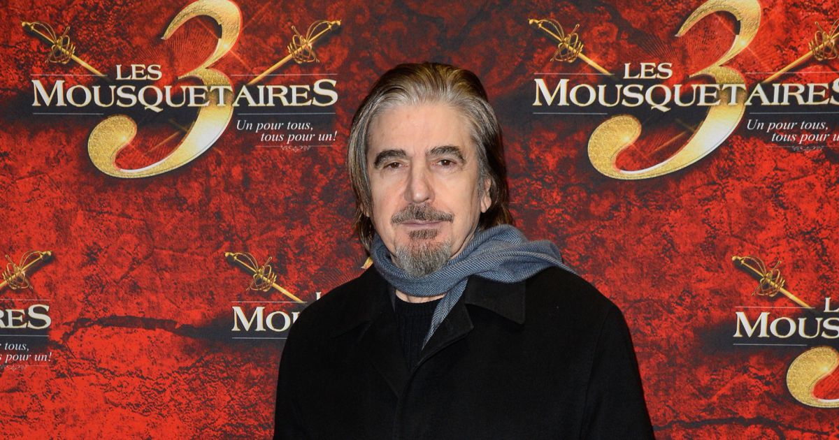 Exclusif - Serge Lama à la générale de la comédie musicale Les 3