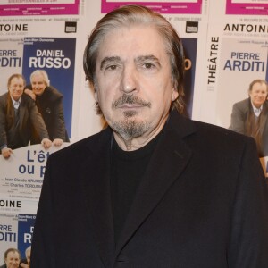 Serge Lama - Photocall de la générale de la pièce "L'être ou pas" au Théâtre Antoine à Paris le 21 mars 2016.