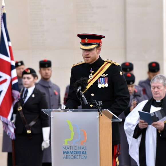 Le prince Harry préside la commémoration de l'Armistice au National memorial Arboretum à Stafford, Royaume Uni, le 11 novembre 2016.