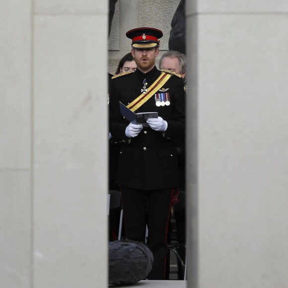 Le prince Harry préside la commémoration de l'Armistice au National memorial Arboretum à Stafford, Royaume Uni, le 11 novembre 2016.