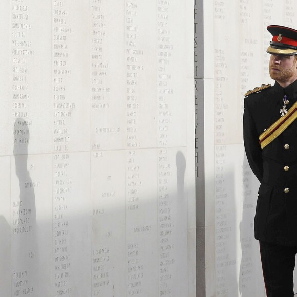 Le prince Harry préside la commémoration de l'Armistice au National memorial Arboretum à Stafford, Royaume Uni, le 11 novembre 2016.