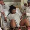 Blac Chyna publie des images de son accouchement sur Instagram, entourée de Rob Kardashian, Kris Jenner et Corey Gamble.
