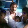 Kourtney Kardashian, Penelope Disick, Scott Disick au bord de la piscine de leur hôtel à Miami Le 16 septembre 2016