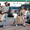 Kourtney Kardashian et son ex compagnon Scott Disick se promènent avec leurs enfants Mason, Penelope et Reign à Malibu, le 5 juin 2016 tt anymore.05/06/2016 - Malibu