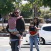 Kourtney Kardashian avec son ex compagnon Scott Disick et leurs enfants Mason et Penelope arrivent sur le tournage de "Keeping Up With The Kardashians" à Los Angeles le 1er Avril 2016.