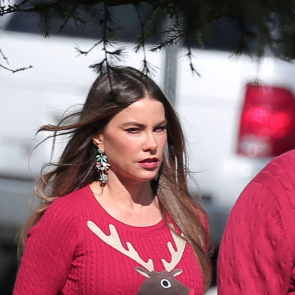 Exclusif - Sofia Vergara et Ed O'Neill sur le tournage de la série "Modern Family" à Los Angeles, le 26 octobre 2016. © CPA/Bestimage