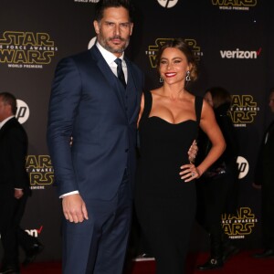 Joe Manganiello et sa femme Sofia Vergara à la Première de "Star Wars : le réveil de la force" à Los Angeles le 14 décembre 2015.