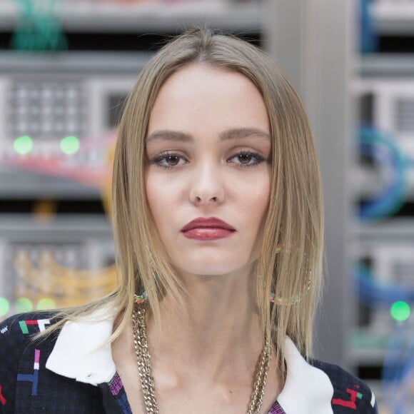 Lily-Rose Depp - People au défilé de mode "Chanel", collection prêt-à-porter Printemps-Eté 2017 au Grand Palais à Paris, le 4 octobre 2016. © Olivier Borde / Bestimage P
