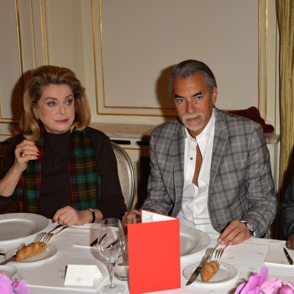 Catherine Deneuve (Présidente du jury), Mehdi Hamdi, Charly Nestor - Semi-exclusif - Déjeuner des membres du jury des Globes de Cristal 2017 au Plaza Athénée à Paris le 15 novembre 2016. © Veeren/Bestimage - Semi-exclusif - Déjeuner des membres du jury de la 11ème édition des Globes de Cristal 2017 au Plaza Athénée à Paris le 15 novembre 2016. La cérémonie aura lieu le 30 janvier 2017 au Lido. © Veeren/Bestimage15/11/2016 - Paris