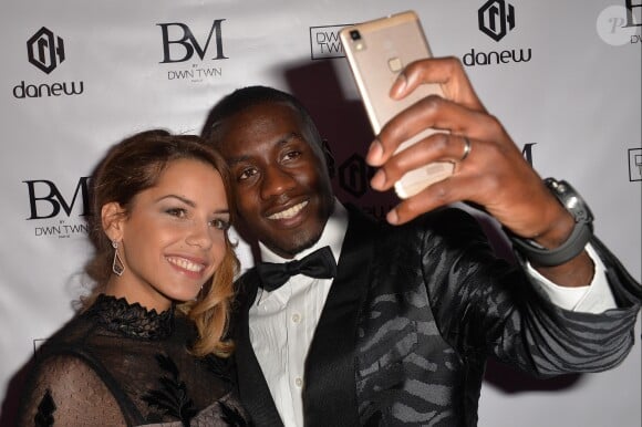 Blaise Matuidi et sa compagne Isabelle lors du lancement des smartphones "BM by DWN TWN" de la marque Danew co-créés par Matuidi (joueur du PSG) à l'Elyséum, Paris, le 5 mai 2016.