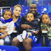 Blaise Matuidi et sa compagne Isabelle Malice posent avec leurs trois enfants (Myliane, Naëlle et Éden) sur Instagram.