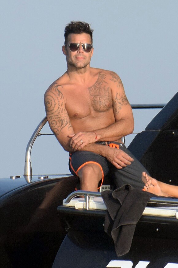 Ricky Martin en vacances sur un yacht à Ibiza en Espagne le 5 septembre 2016.