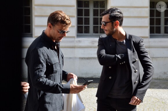 Exclusif - Ricky Martin et son compagnon Jwan Yosef sortent déjeuner au Costes à Paris le 25 juin 2016.