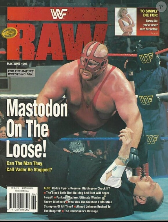 Leon White, alias Big Van Vader dans le monde du catch, en couverture du magazine Raw. Photo de son compte Twitter.