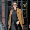 Marion Cotillard, enceinte, quitte le Bowery Hotel à New York, chaussée de bottines Louis Vuitton (collection printemps-été 2017). Le 16 novembre 2016.