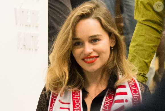 Emilia Clarke - Les acteurs de la série Game of Thrones assistent au match de football Seville contre Barcelone à Séville le 7 novembre 2016