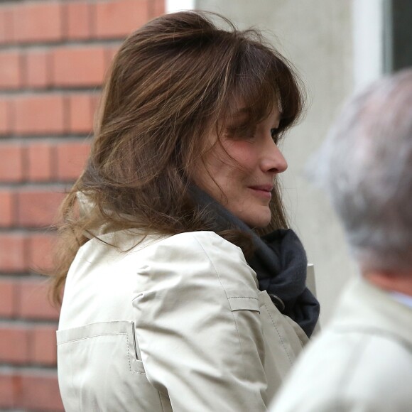 Carla Bruni - Nicolas Sarkozy et sa femme Carla Bruni votent pour les primaires de la droite et du centre à Paris dans le 16e arrondissement le 20 novembre 2016. © Cyril Moreau / Bestimage