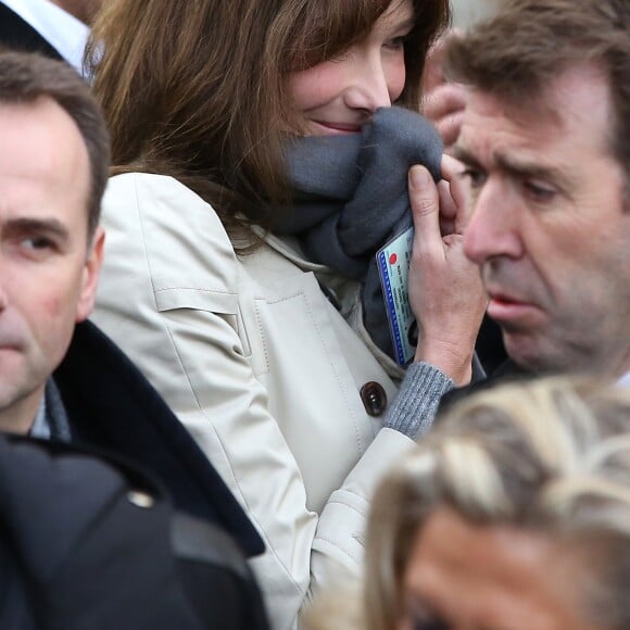 Carla Bruni - Nicolas Sarkozy et sa femme Carla Bruni votent pour les primaires de la droite et du centre à Paris dans le 16e arrondissement le 20 novembre 2016. © Cyril Moreau / Bestimage