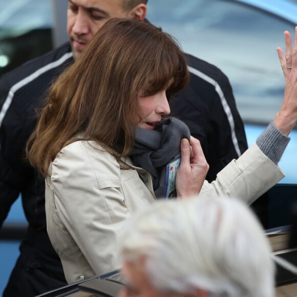 Carla Bruni - Nicolas Sarkozy et sa femme Carla Bruni votent pour les primaires de la droite et du centre à Paris dans le 16e arrondissement le 20 novembre 2016. © Cyril Moreau / Bestimage