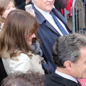 Nicolas Sarkozy et sa femme Carla Bruni votent pour les primaires de la droite et du centre à Paris dans le 16e arrondissement le 20 novembre 2016. © Cyril Moreau / Bestimage