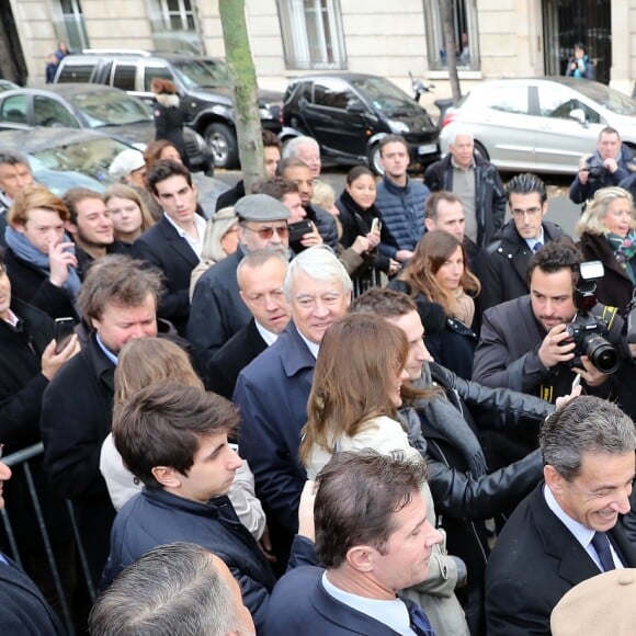 Nicolas Sarkozy et sa femme Carla Bruni votent pour les primaires de la droite et du centre à Paris dans le 16e arrondissement le 20 novembre 2016. © Cyril Moreau / Bestimage