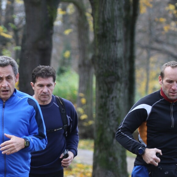 Exclusif - Nicolas Sarkozy fait un jogging après avoir voté aux primaires de la droite et du centre à Paris le 20 novembre 2016. © Agence / Bestimage