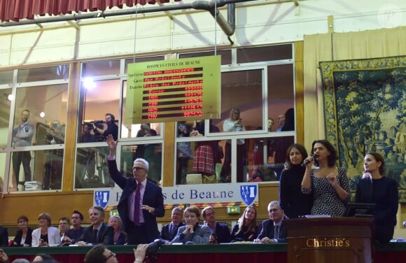 Valérie Bonneton, Kathia Buniatishvili et Virginie Ledoyen - 156ème vente aux enchères des vins des Hospices de Beaune à Beaune le 20 novembre 2016 © Giancarlo Gorassini