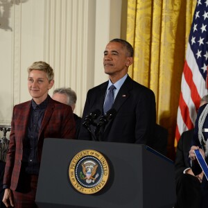 Ellen DeGeneres avec le président Barack Obama - Les célébrités reçoivent la Médaille présidentielle de la Liberté des mains du président Barack Obama à Washington, le 22 novembre 2016 © Christy Bowe/Globe Photos via Zuma/Bestimage