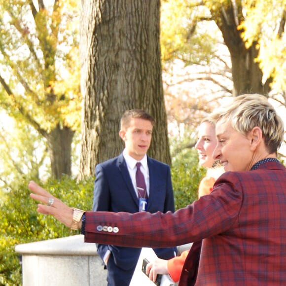 Exclusif - Ellen DeGeneres et sa femme Portia de Rossi dans la rue à Washington le 22 novembre 2016.