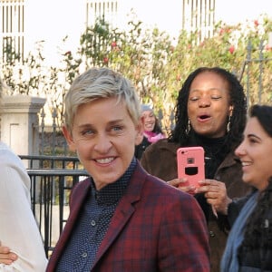 Exclusif - Ellen DeGeneres et sa femme Portia de Rossi dans la rue à Washington le 22 novembre 2016.