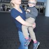 Anna Faris et son fils Jack arrivent à l'aéroport LAX de Los Angeles. Le 21 avril 2016