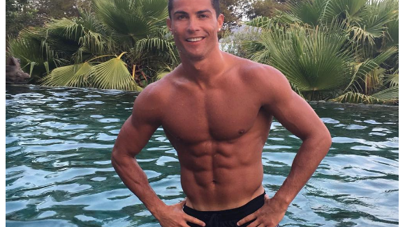 Cristiano Ronaldo : Une perruque ridicule et une nouvelle girlfriend pour CR7 !