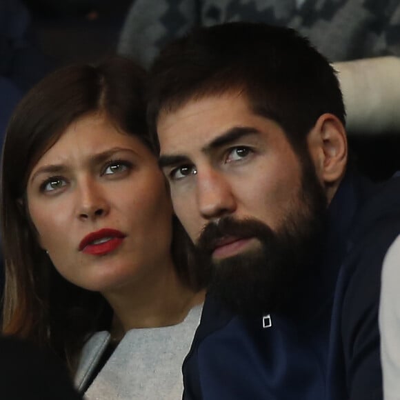 Nikola Karabatic et sa compagne Géraldine Pillet - People au match de football PSG-Bordeaux au Parc des Princes à Paris le 11 septembre 2015.