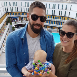 Nikola Karabatic et sa compagne Géraldine Pillet posent sur Instagram avec leur fils Alek.