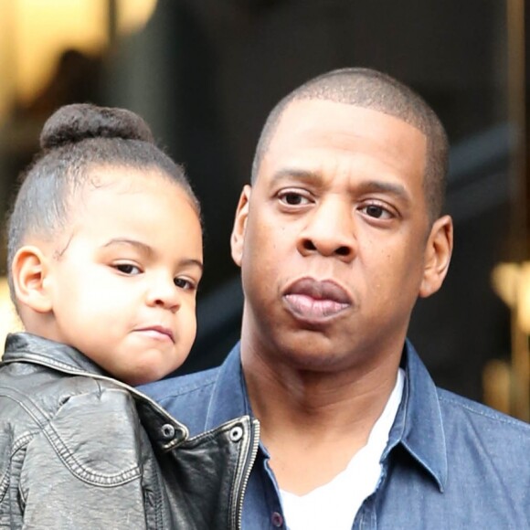 Jay-Z et sa femme Beyoncé font du shopping avec leur fille Blue Ivy à Beverly Hills, le 11 novembre 2014.