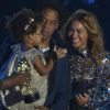 Jay-Z rejoint Beyoncé sur la scène des MTV VMA Awards avec leur fille Ivy Blue à Los Angeles, le 24 août 2014.