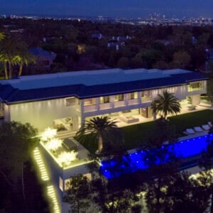 Selon la rumeur, Beyoncé et Jay Z auraient dépensé pas moins de 93 millions de dollars en juin dernier pour s'offrir cette sublime villa située dans le quartier de Bel-Air à Los Angeles.