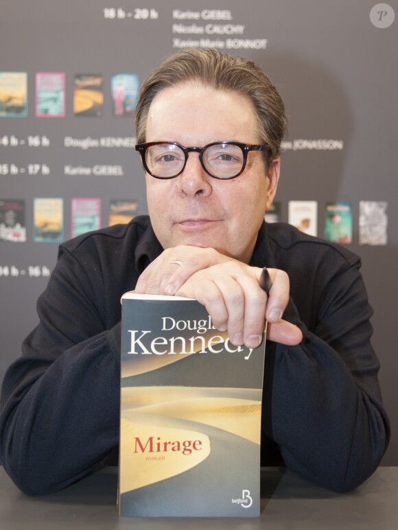 Douglas Kennedy pour "Mirage" - Le "33ème Salon du Livre" au parc des expositions de la porte de Versailles à Paris, le 20 mars 2016.